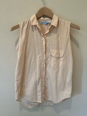 Vintage 100% Sleeveless Button-Front Top in Light Peach